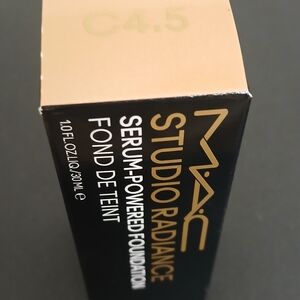 MAC Studio Radiance Foundation -C4.5 - NWT